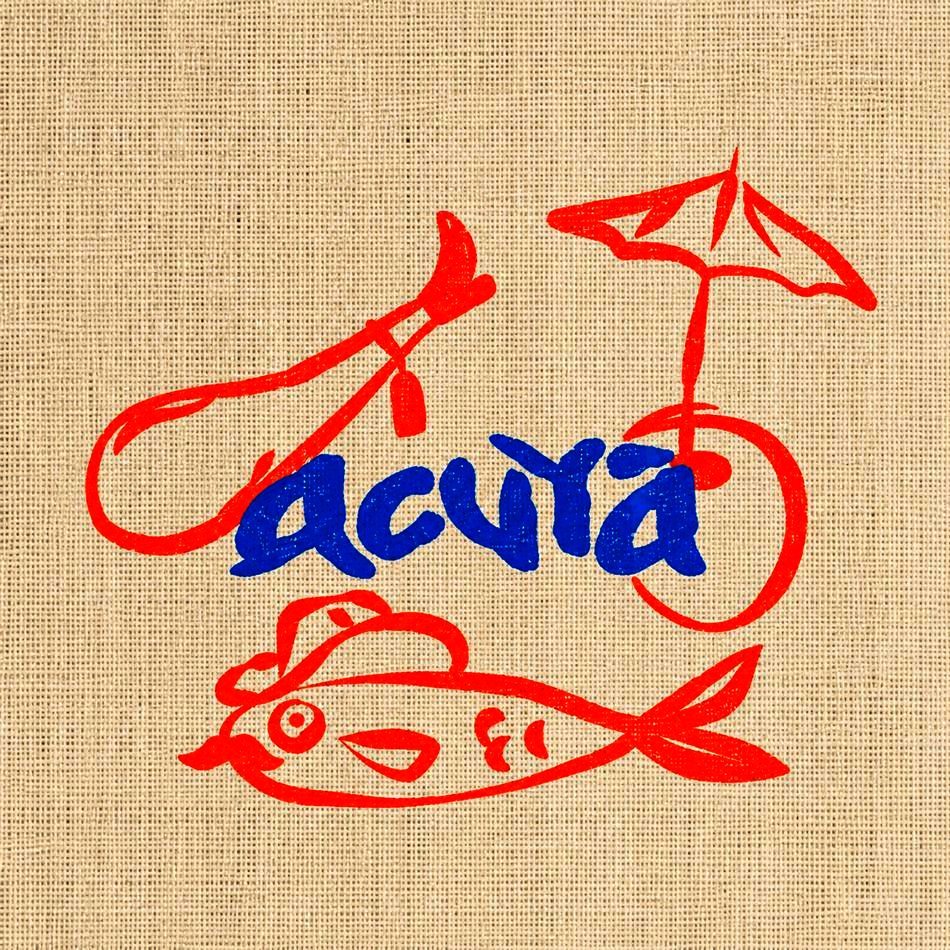 Logotipo Acuyá bordado en rojo sobre lino, con la sardina y la aceituna