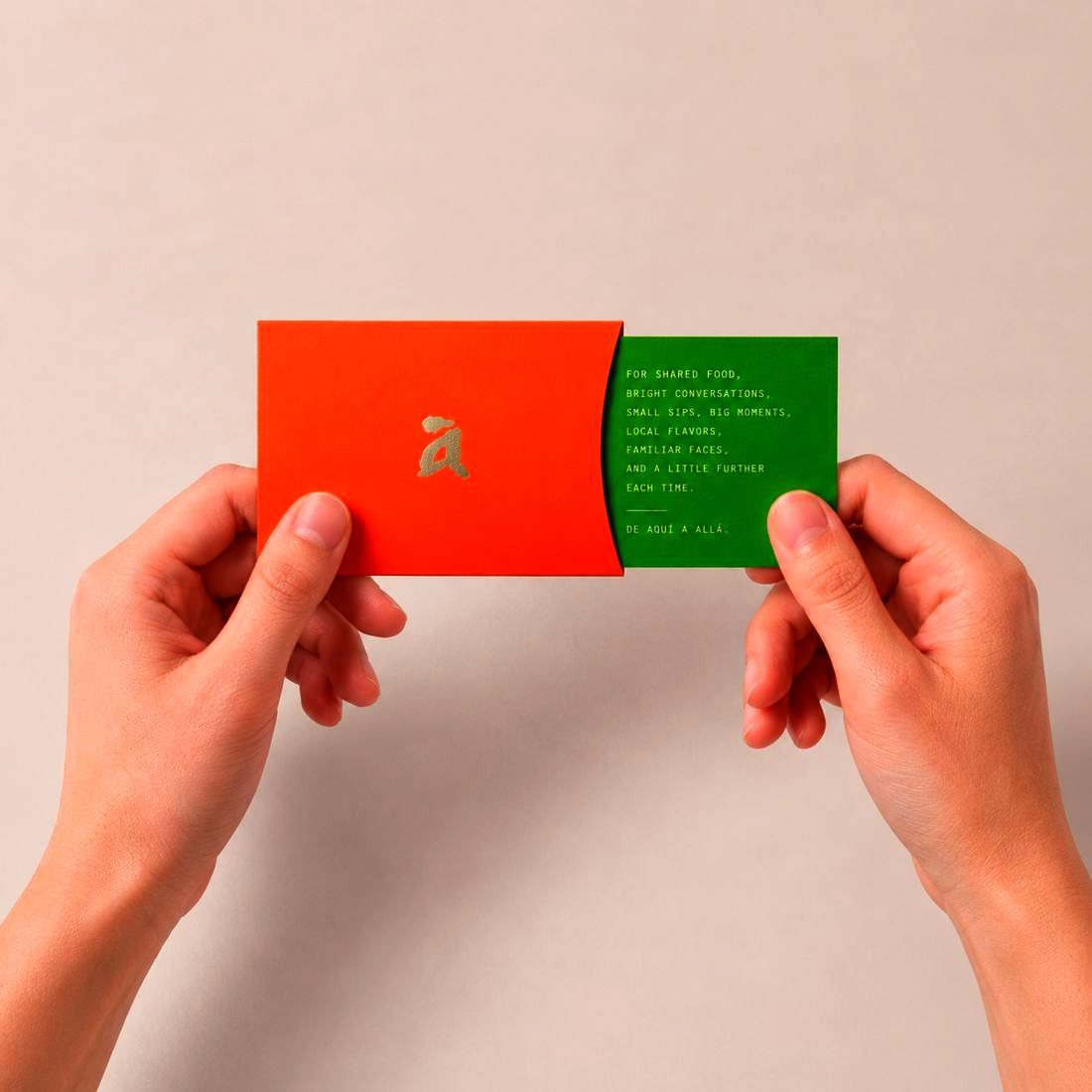 Tarjeta naranja y verde de Acuyá